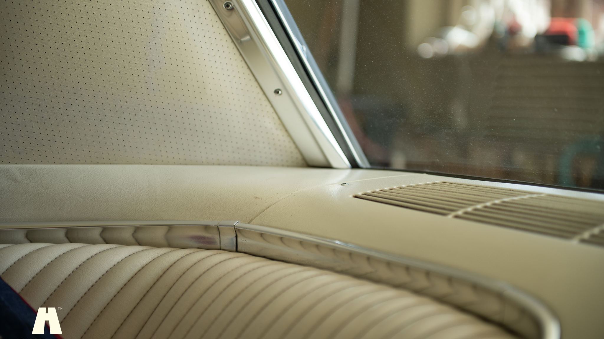 Interior image of 1964 Ford Thunderbird 6.4 HT (84)