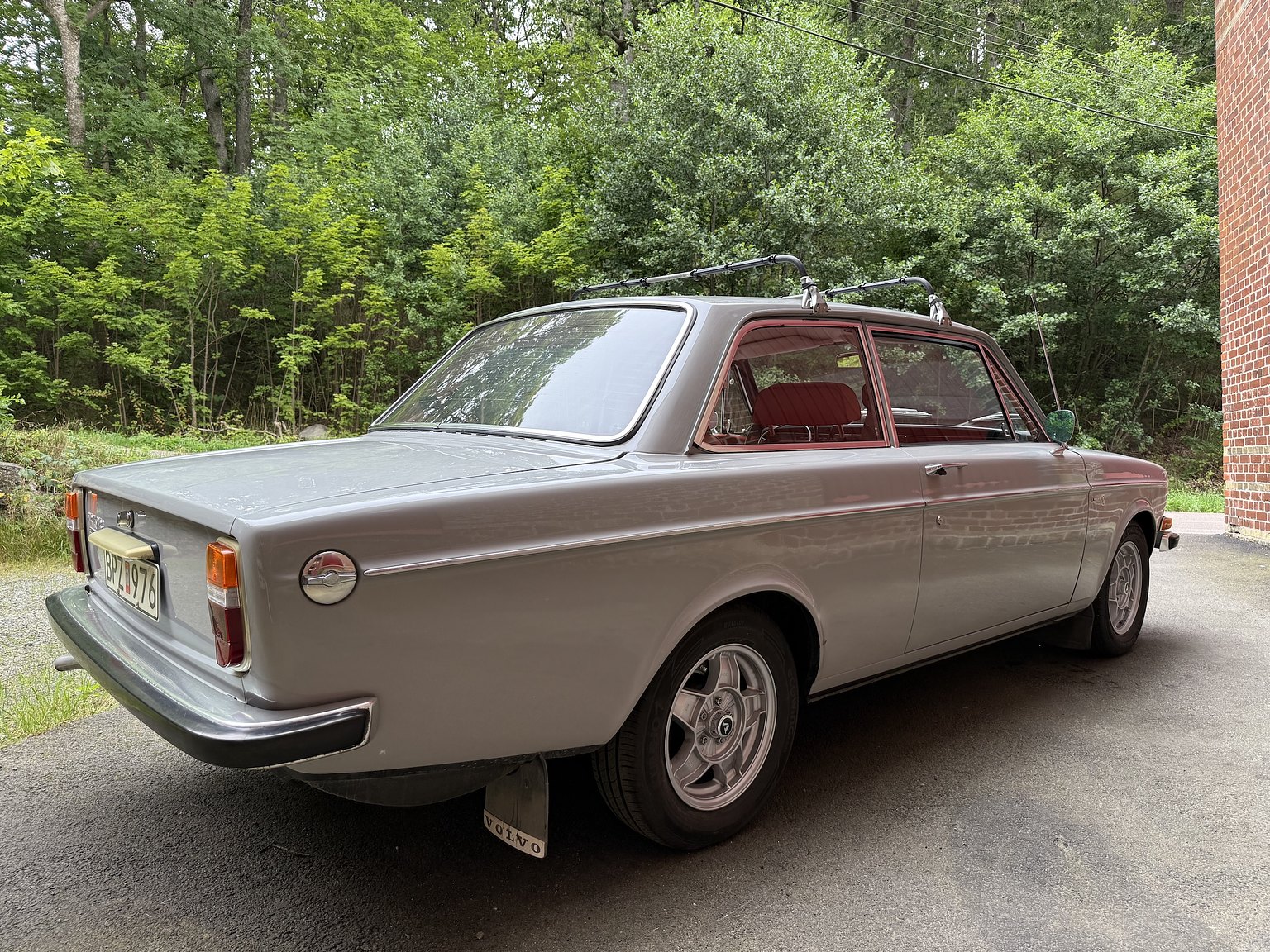 Exterior image of 1970 Volvo 142 Automatic