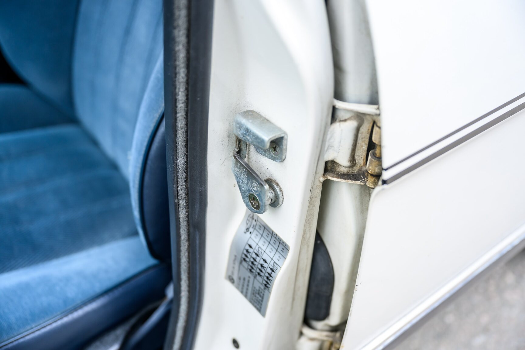 Interior image of 1986 BMW 520i