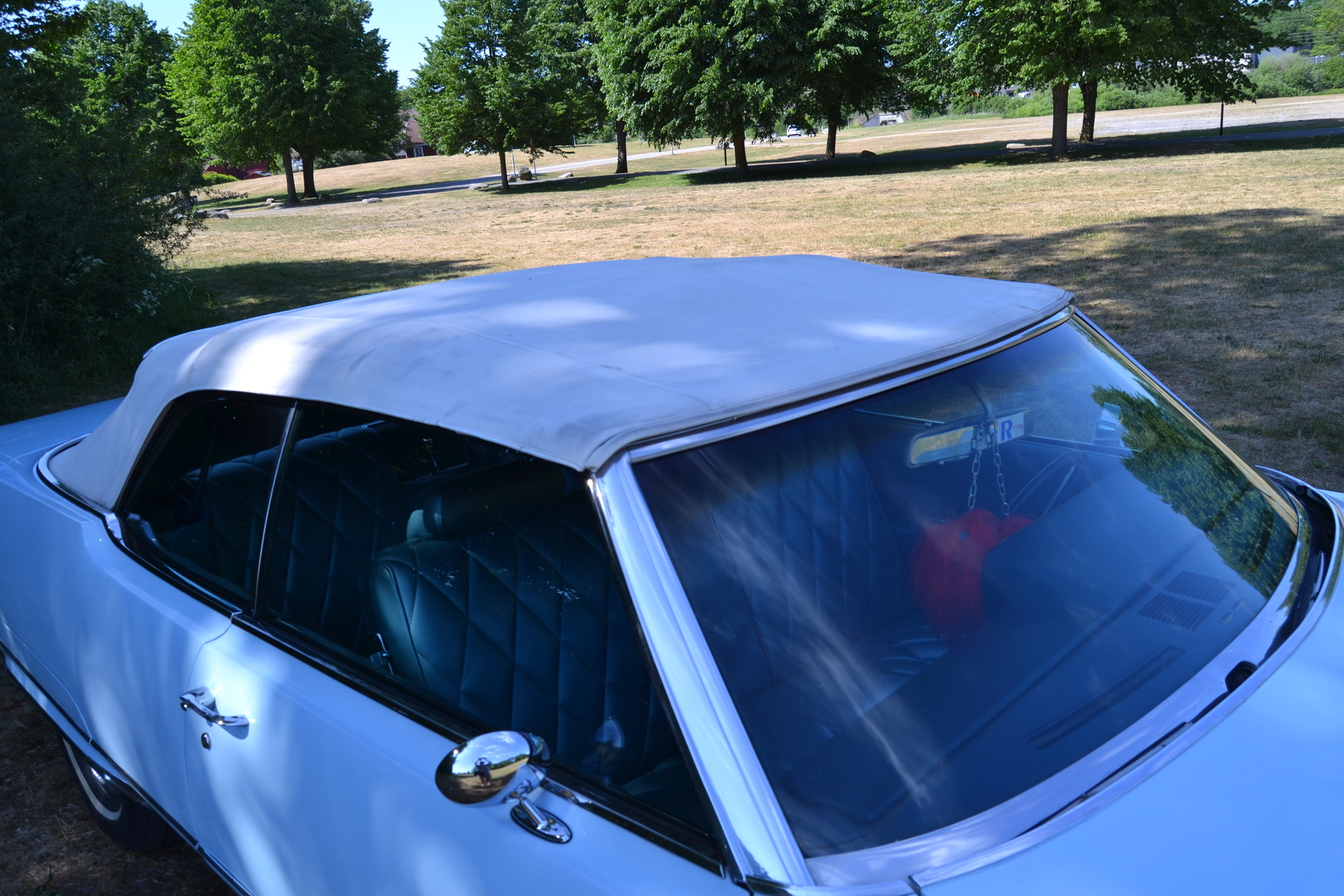 Exterior image of 1970 Oldsmobile Ninety eight Convertible (25)