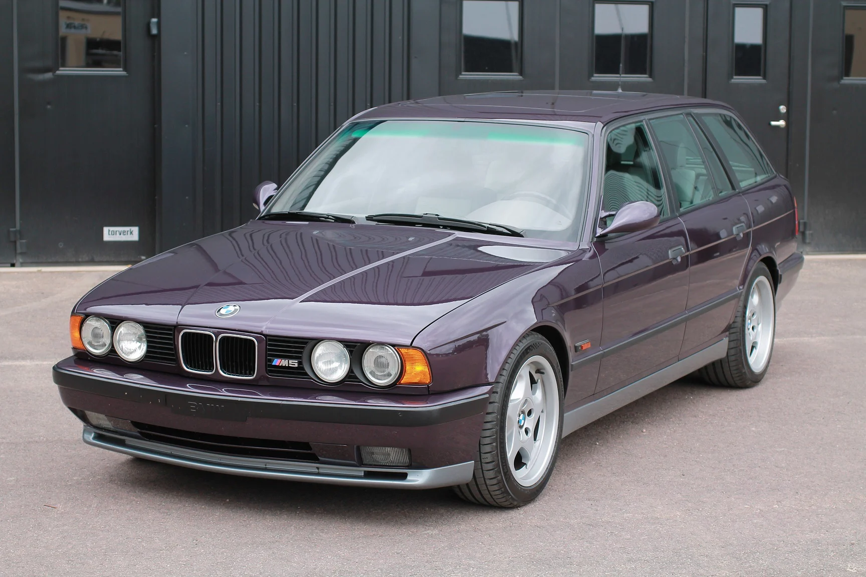 Exterior image of 1993 BMW M5 Touring 3.8 Manual (19)