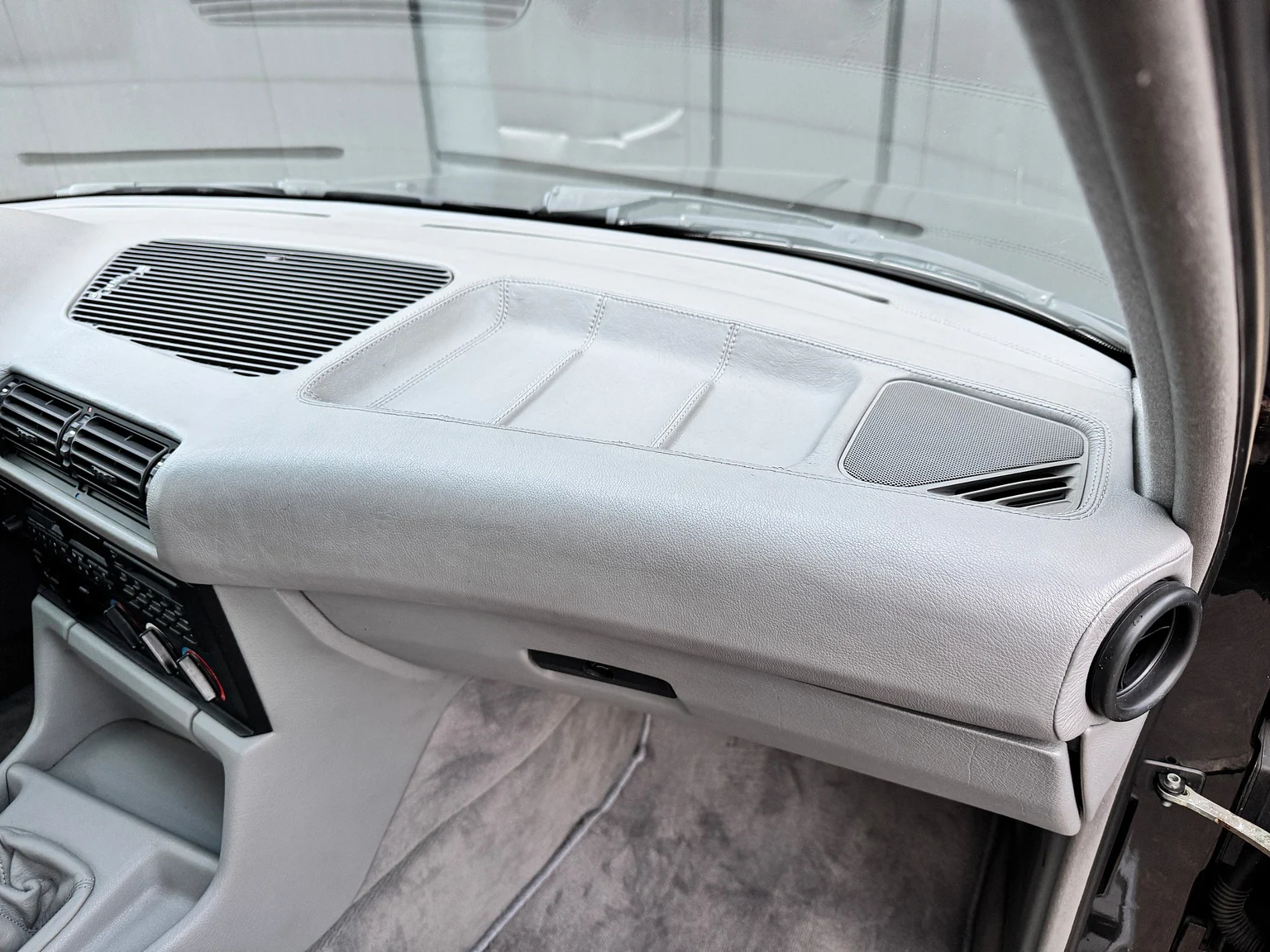 Interior image of 1993 BMW E34 M5 Touring  (103)