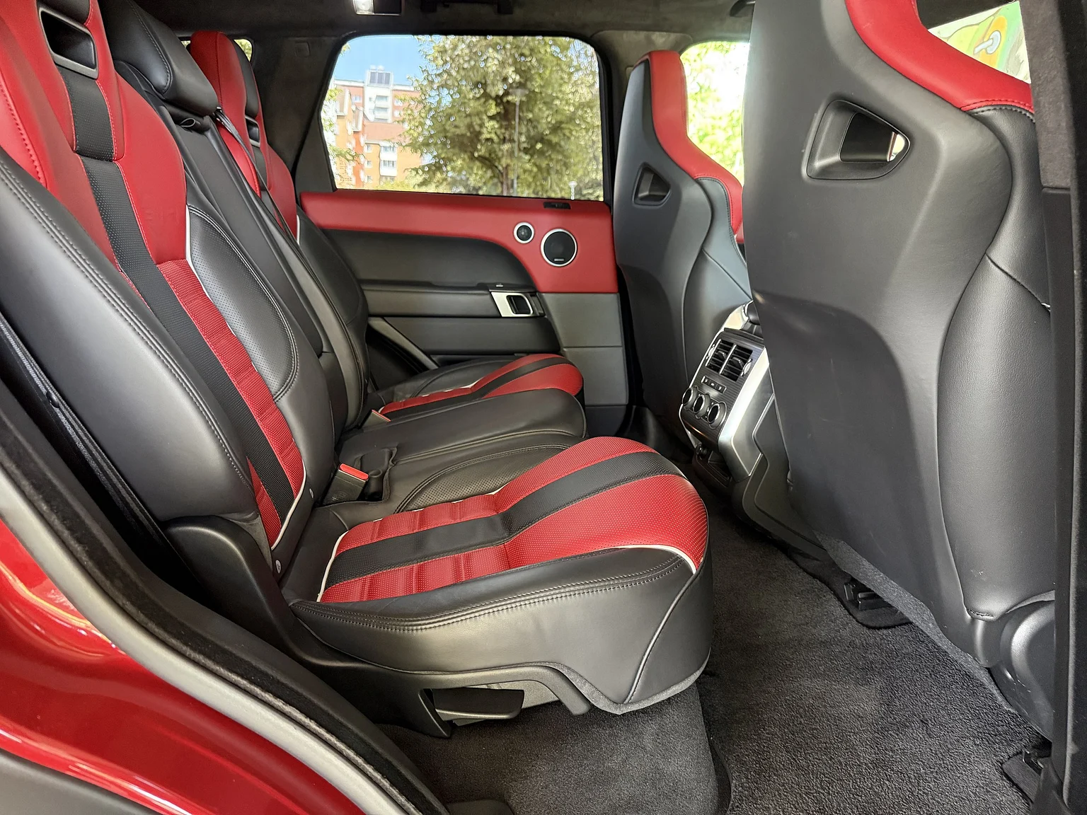 Interior image of 2017 Range Rover Sport SVR (59)