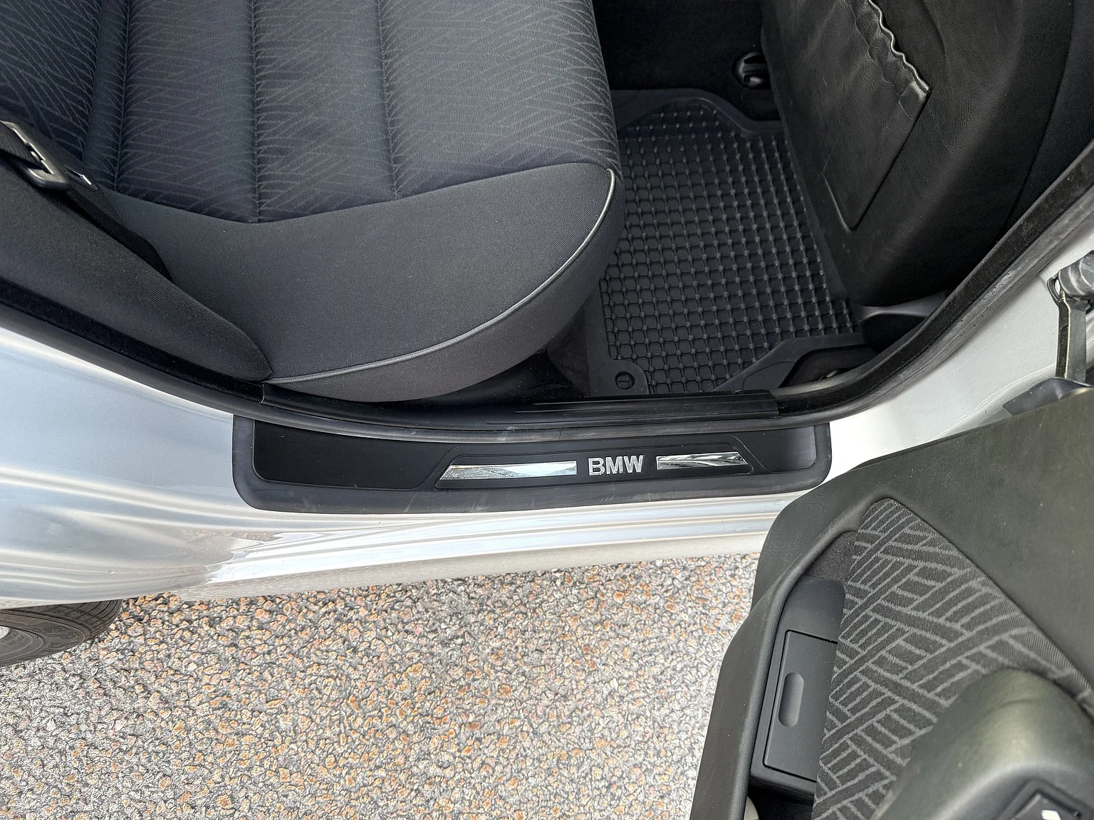 Interior image of 2002 BMW 520i (38)