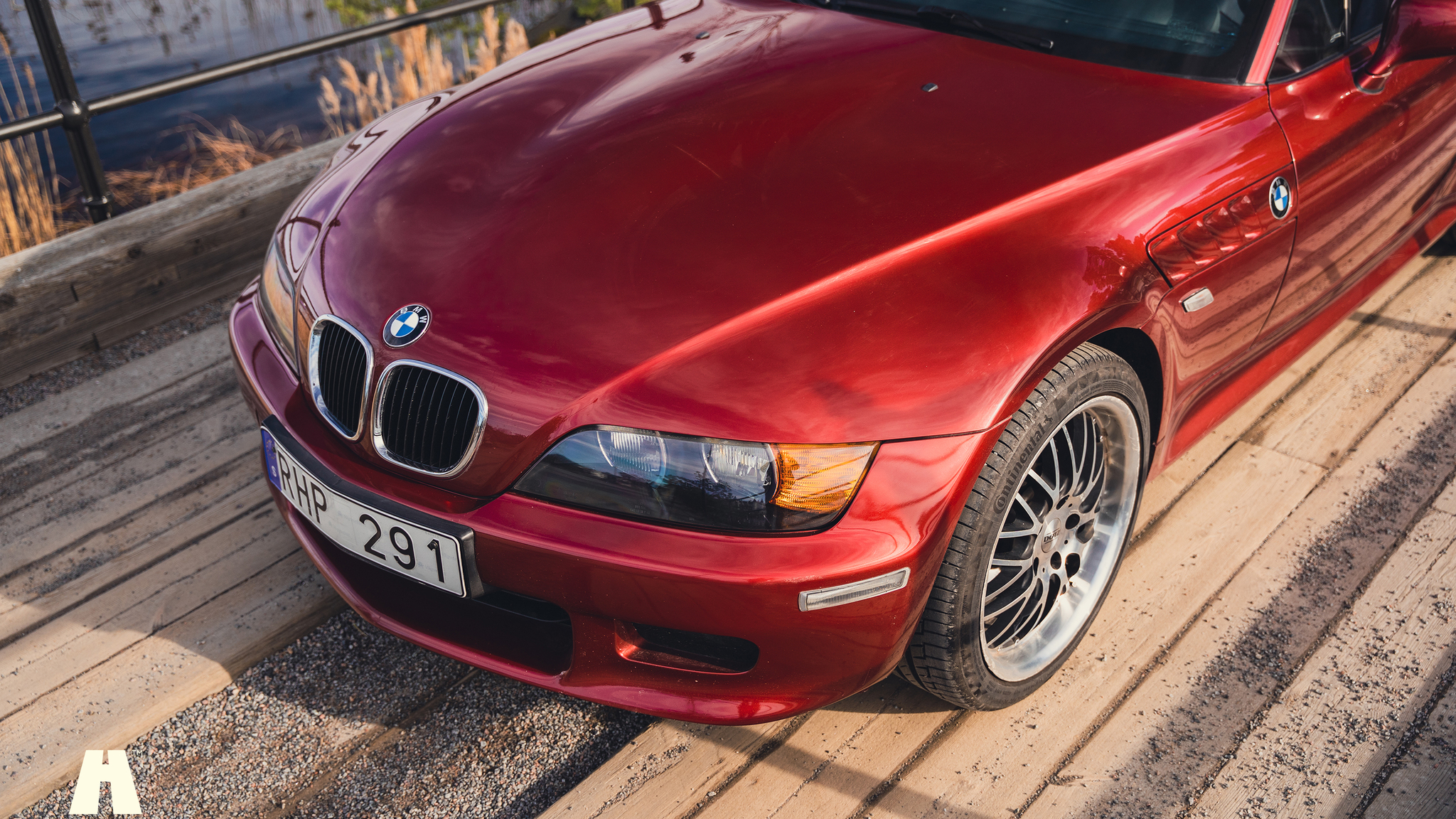 Exterior image of 2000 BMW Z3