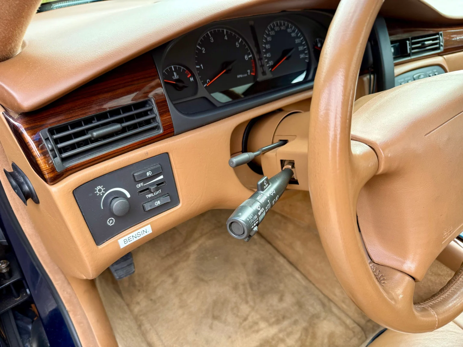 Innenraumfoto von 1997 Cadillac STS Seville 4.6 V8 (9)