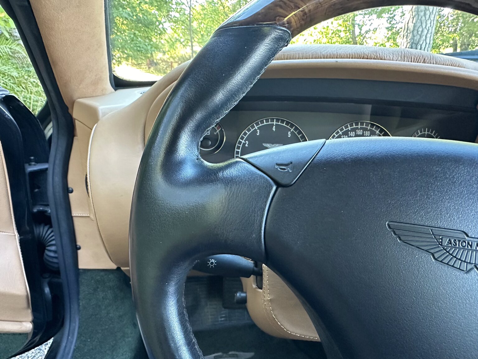 Innenraumfoto von 2003 Aston Martin DB7