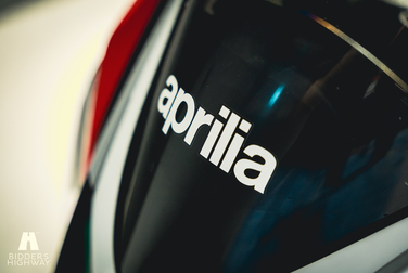 Exteriörbild på 2016 Aprilia Tuono V4 Factory