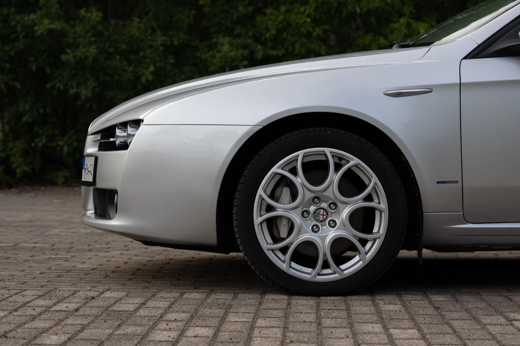 Exterior image of 2008 Alfa Romeo 159 Q4 Sportwagon (7)