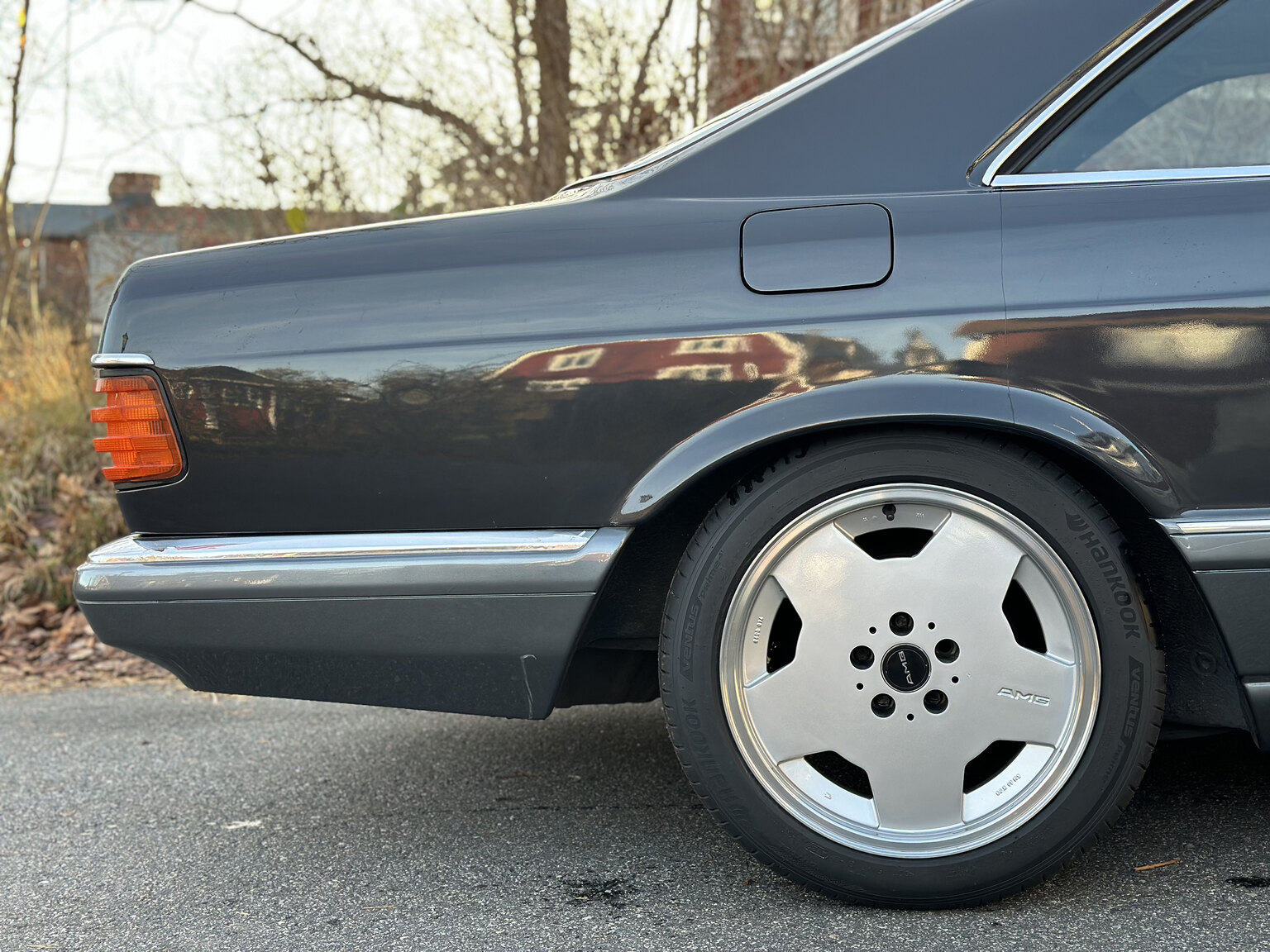 Exteriörbild på 1988 Mercedes 560 SEC