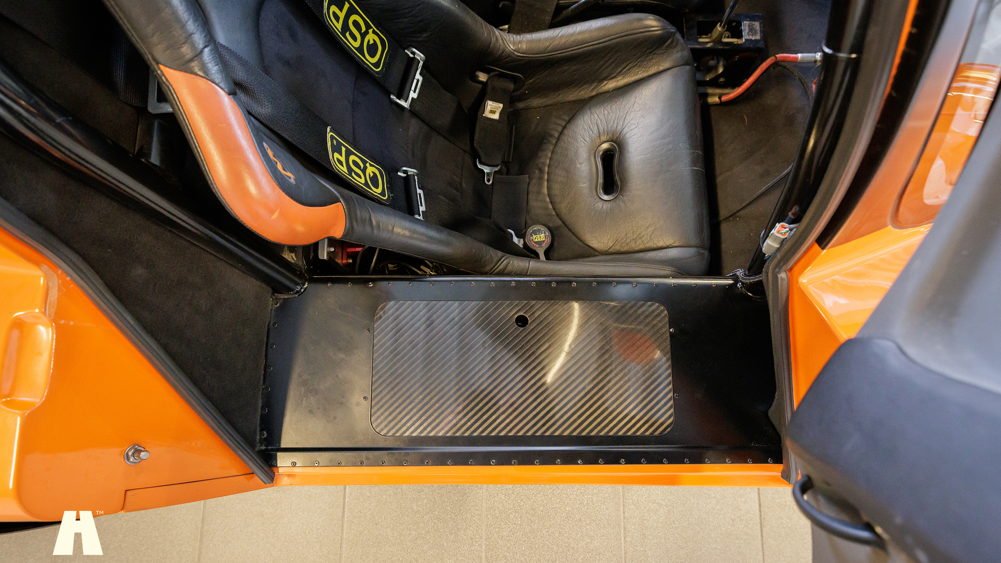 Innenraumfoto von 2006 Ultima GTR (11)