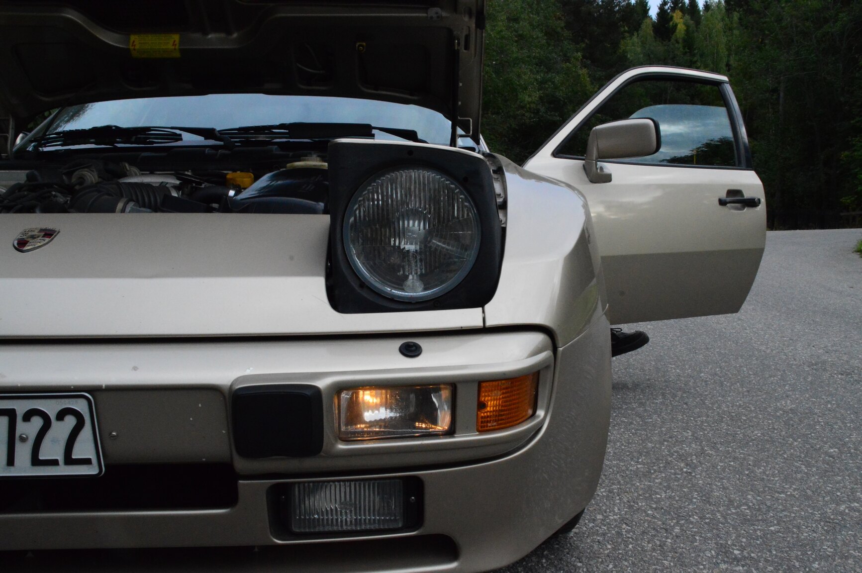 Exterior image of 1986 Porsche 944 Coupé