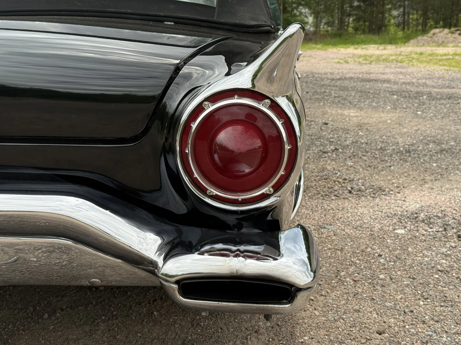 Exteriörbild på 1957 Ford Thunderbird (43)