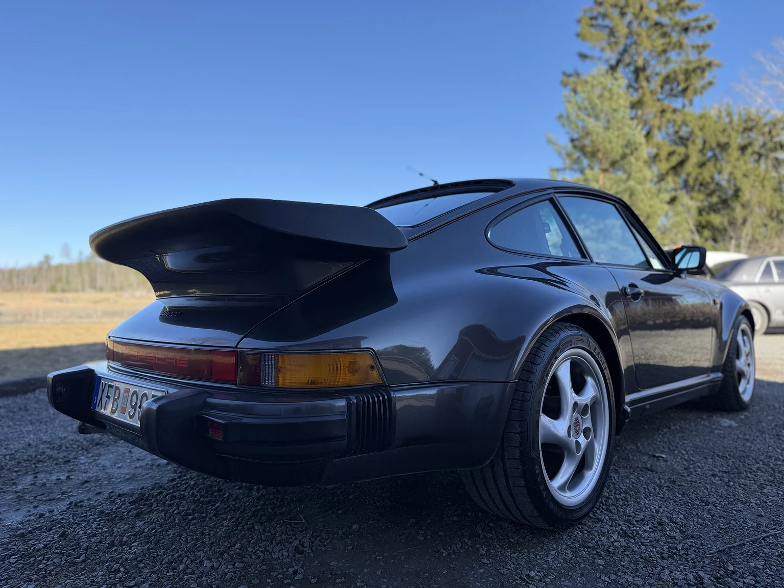Exterior image of 1989 Porsche 911 / 930 3.3 Turbo 5-speed (93)