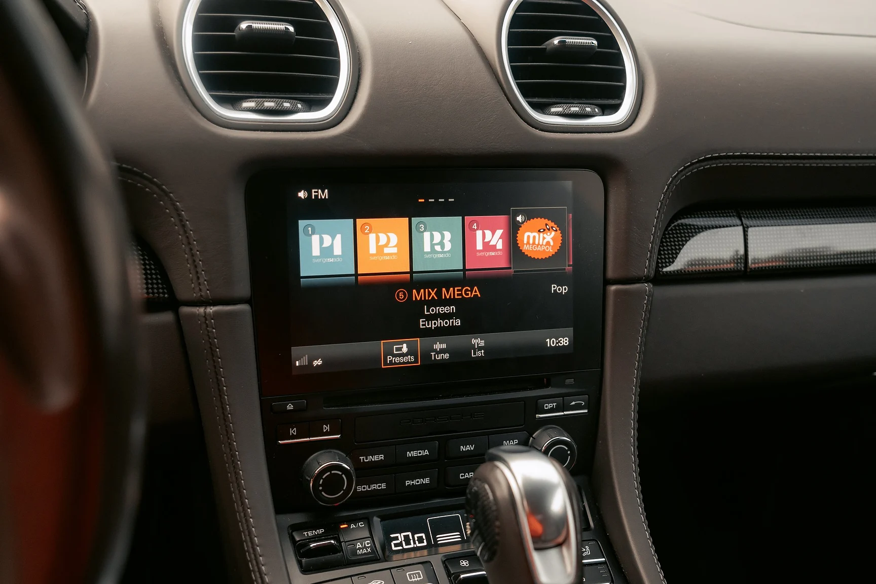 Interior image of 2017 Porsche 718 Cayman S (22)
