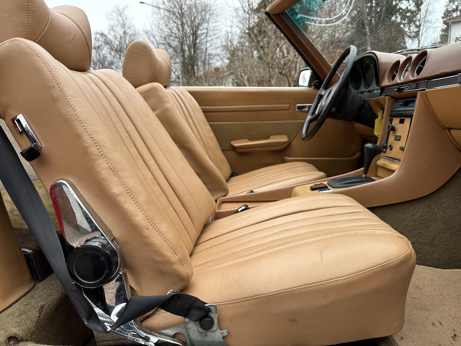 Interior image of 1973 Mercedes-Benz 450 SL