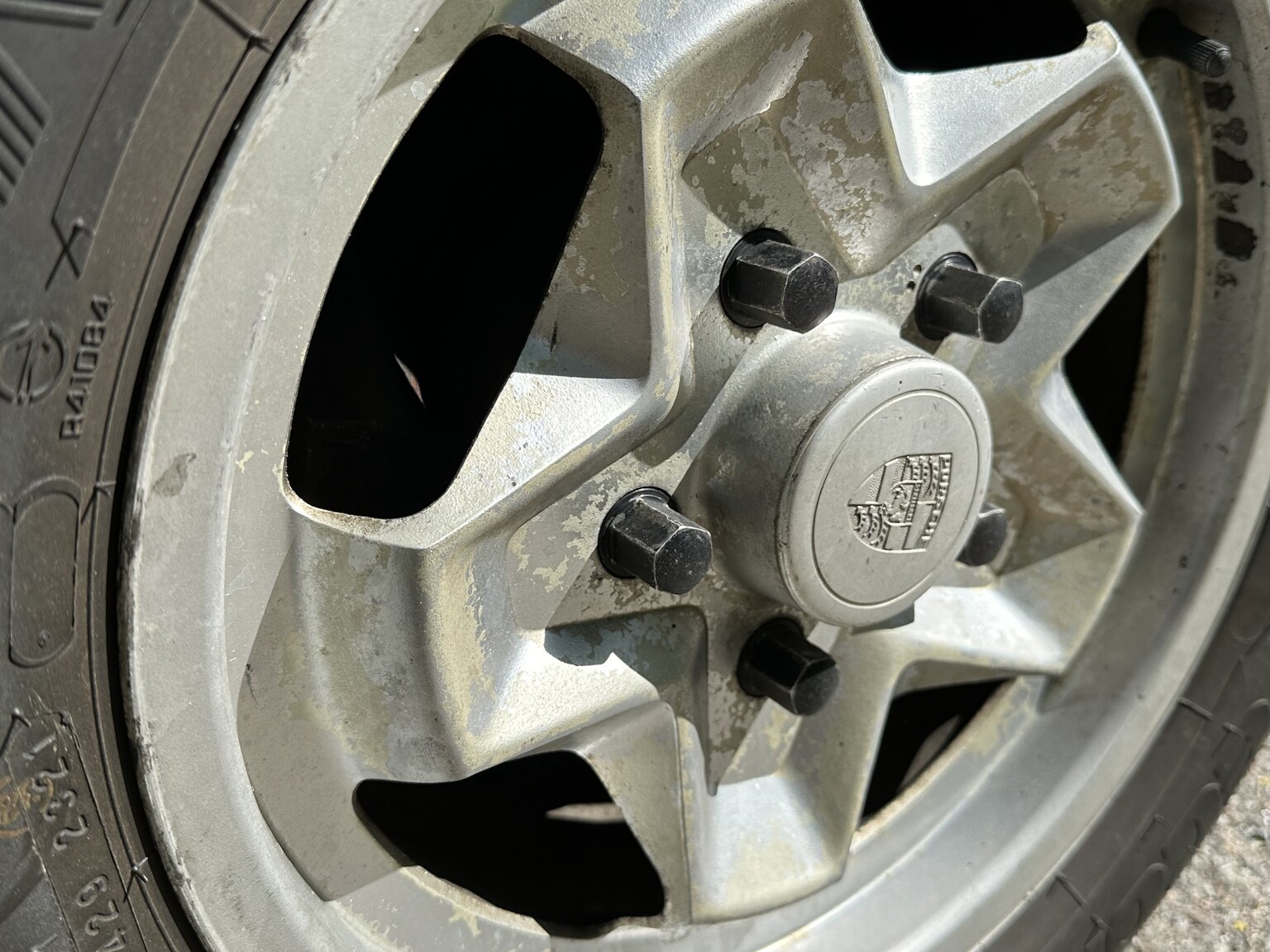 Exterior image of 1975 Porsche 911