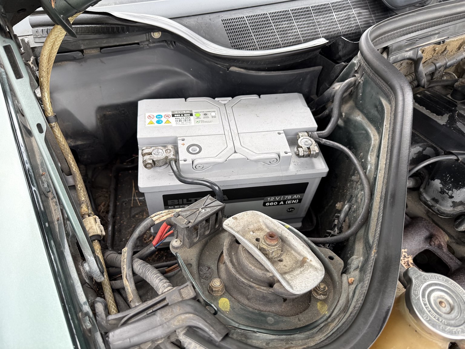 Image of 1989 Mercedes-Benz 190 E mechanics