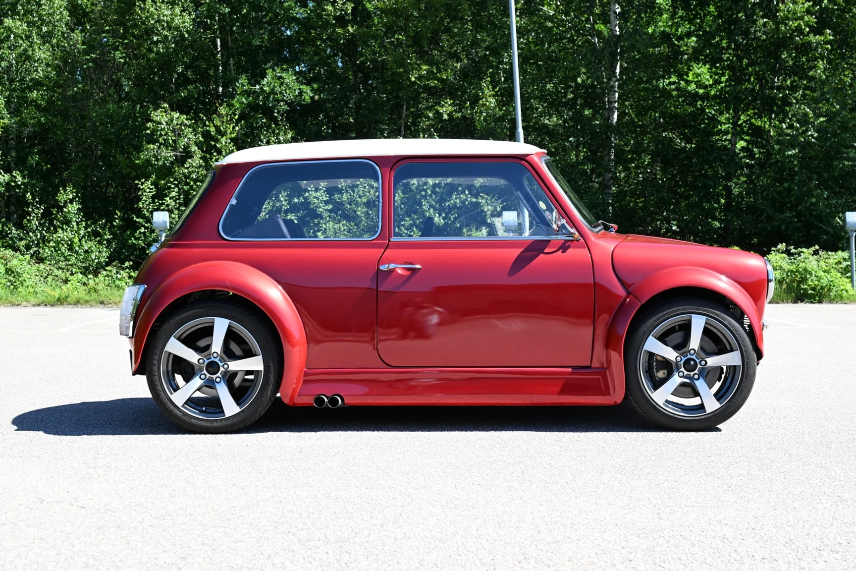 Exterior image of 2013 Mini Cooper Turbo RWD (5)