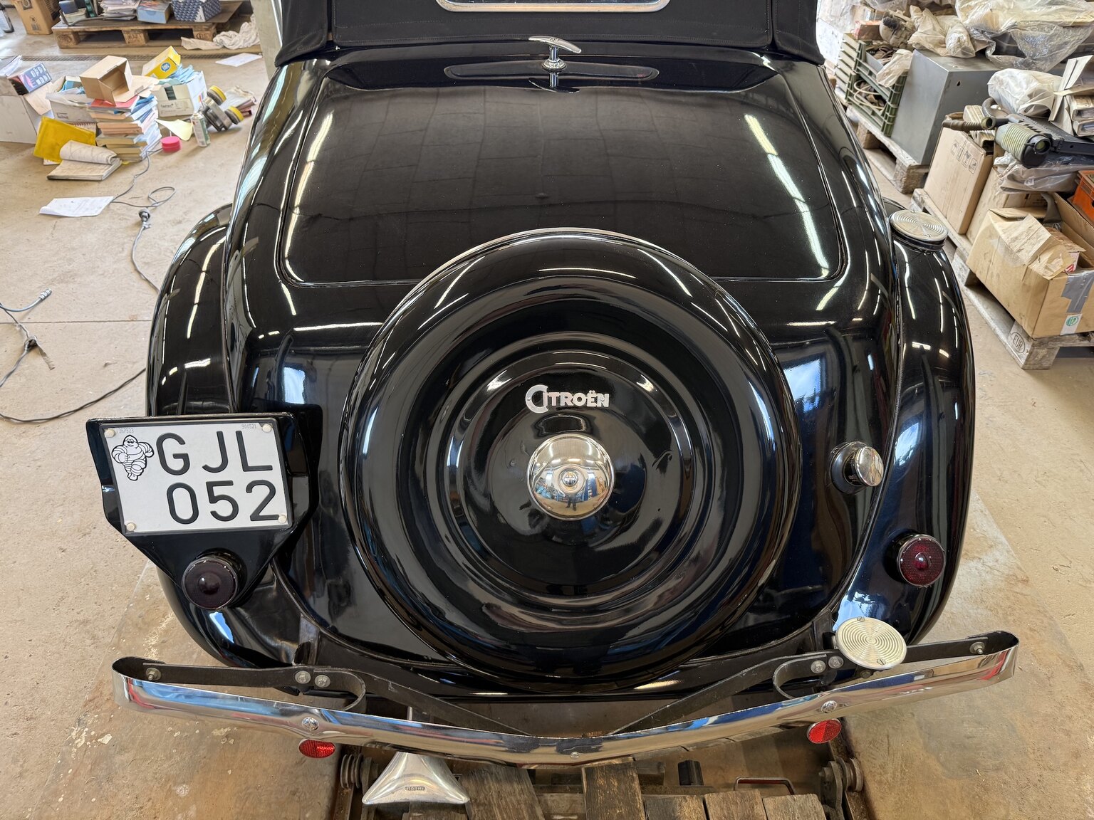 Exterior image of 1939 Citroën Berline 11 Sport Convertible