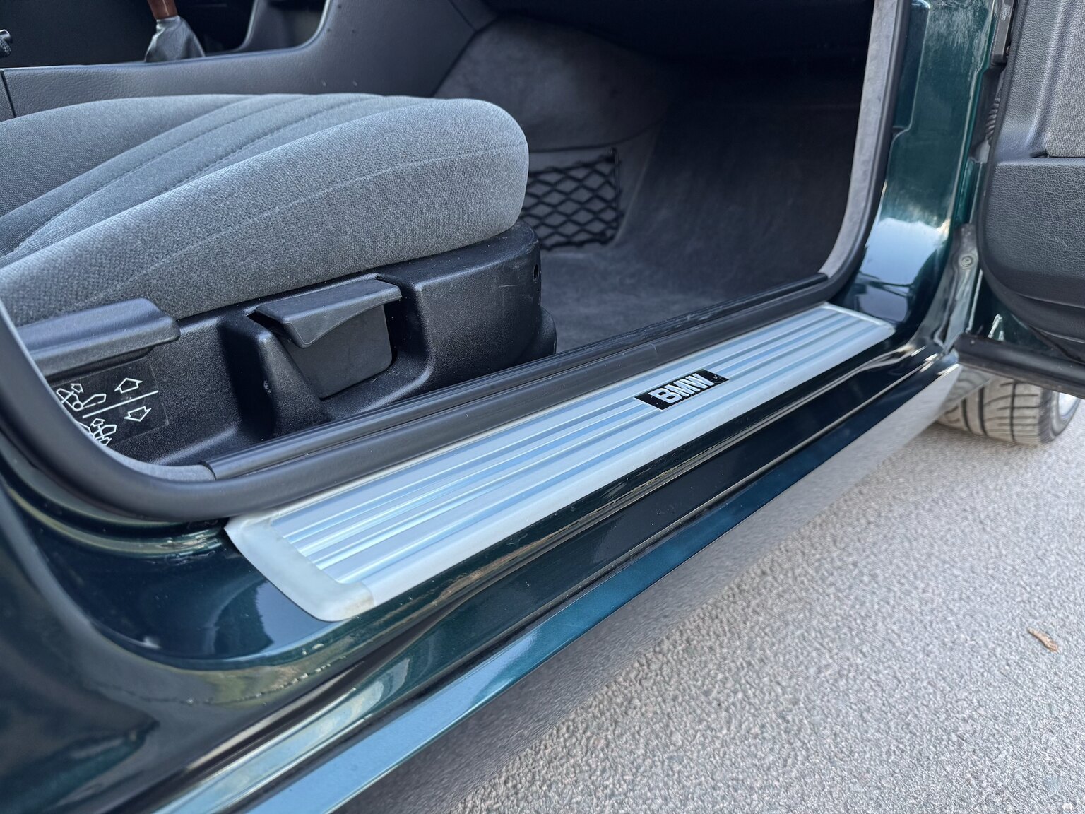 Interior image of 1996 BMW 520i Touring
