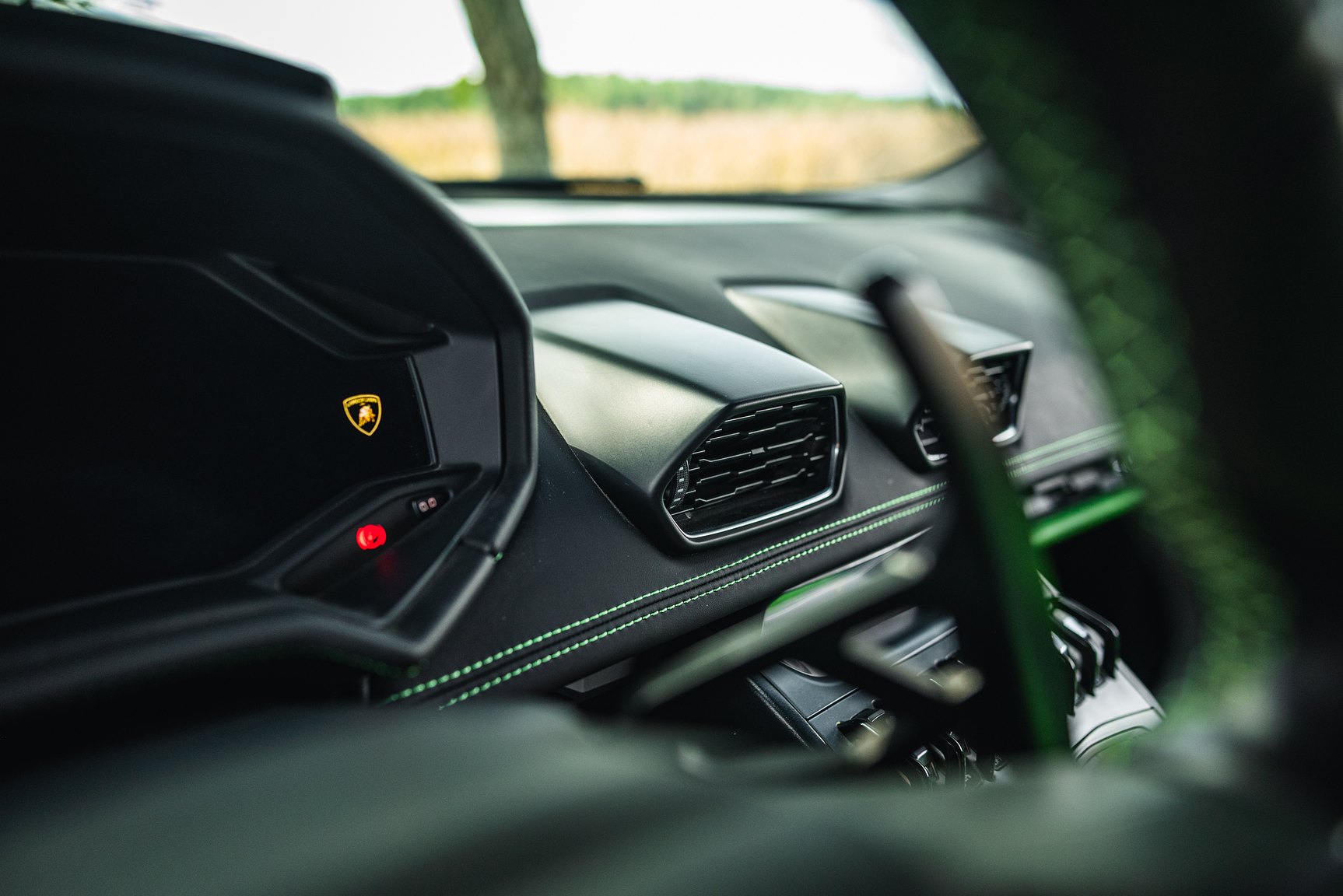 Innenraumfoto von 2016 Lamborghini Huracan LP-610-4