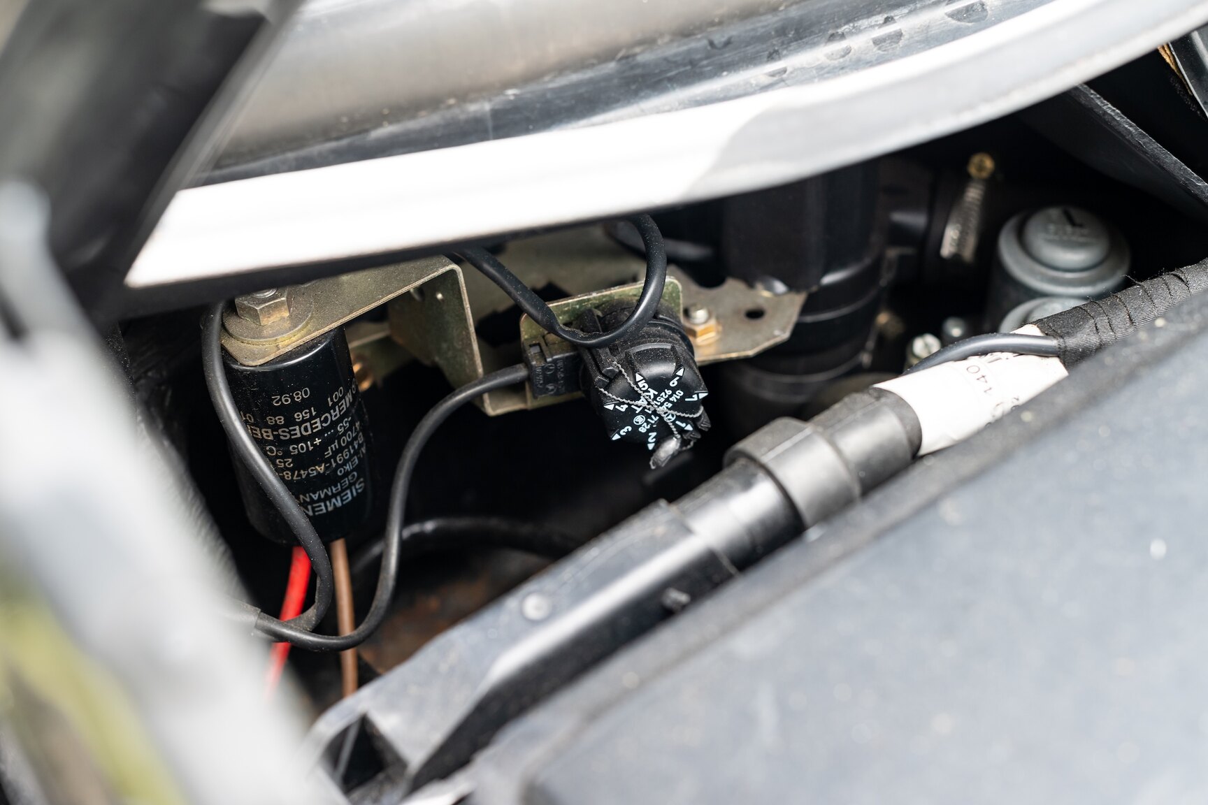 Image of 1993 Mercedes-Benz 400 E mechanics