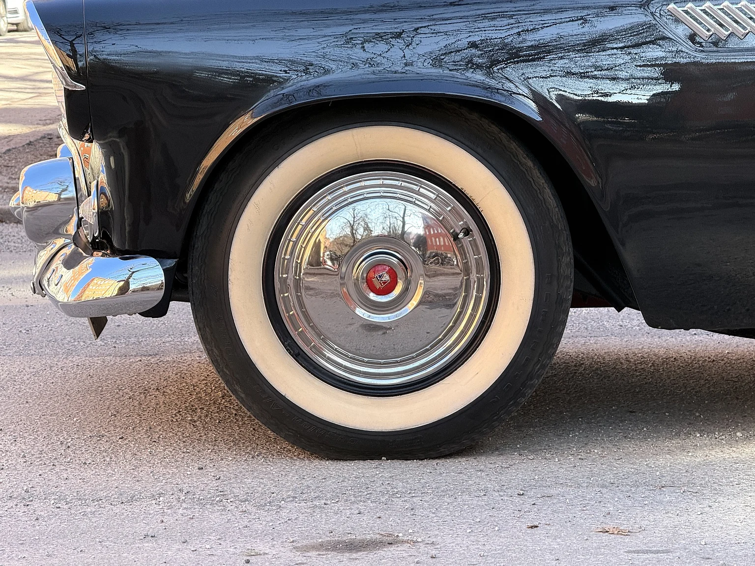 Exterior image of 1955 Ford Thunderbird (28)