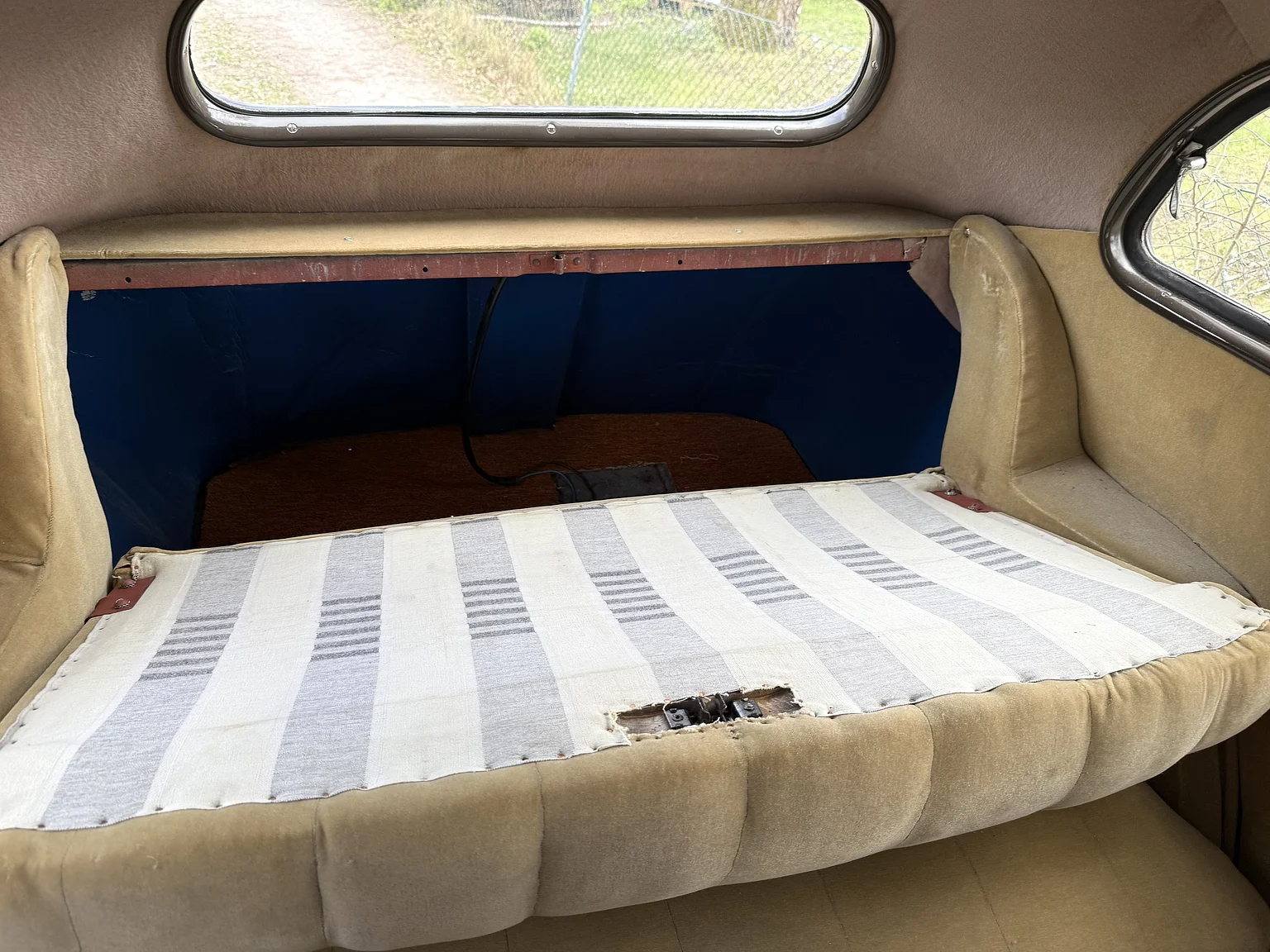 Innenraumfoto von 1936 Ford 214A Fordor (39)