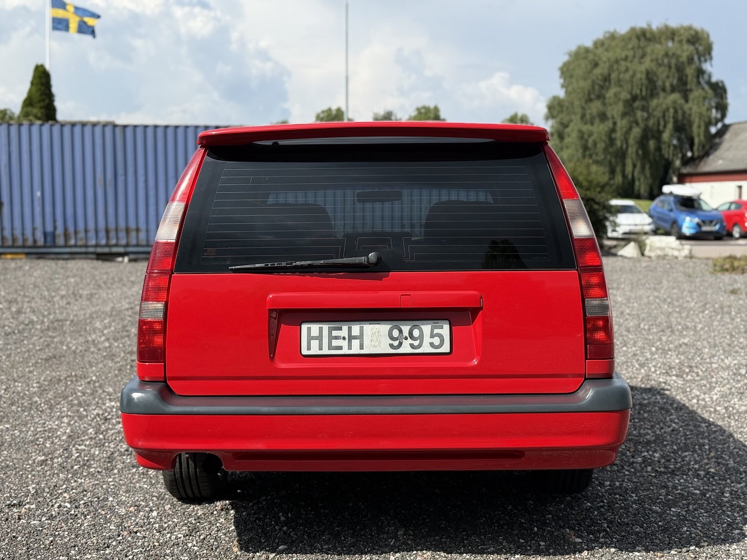 Exterior image of 1996 Volvo 850 R "T-Röd"
