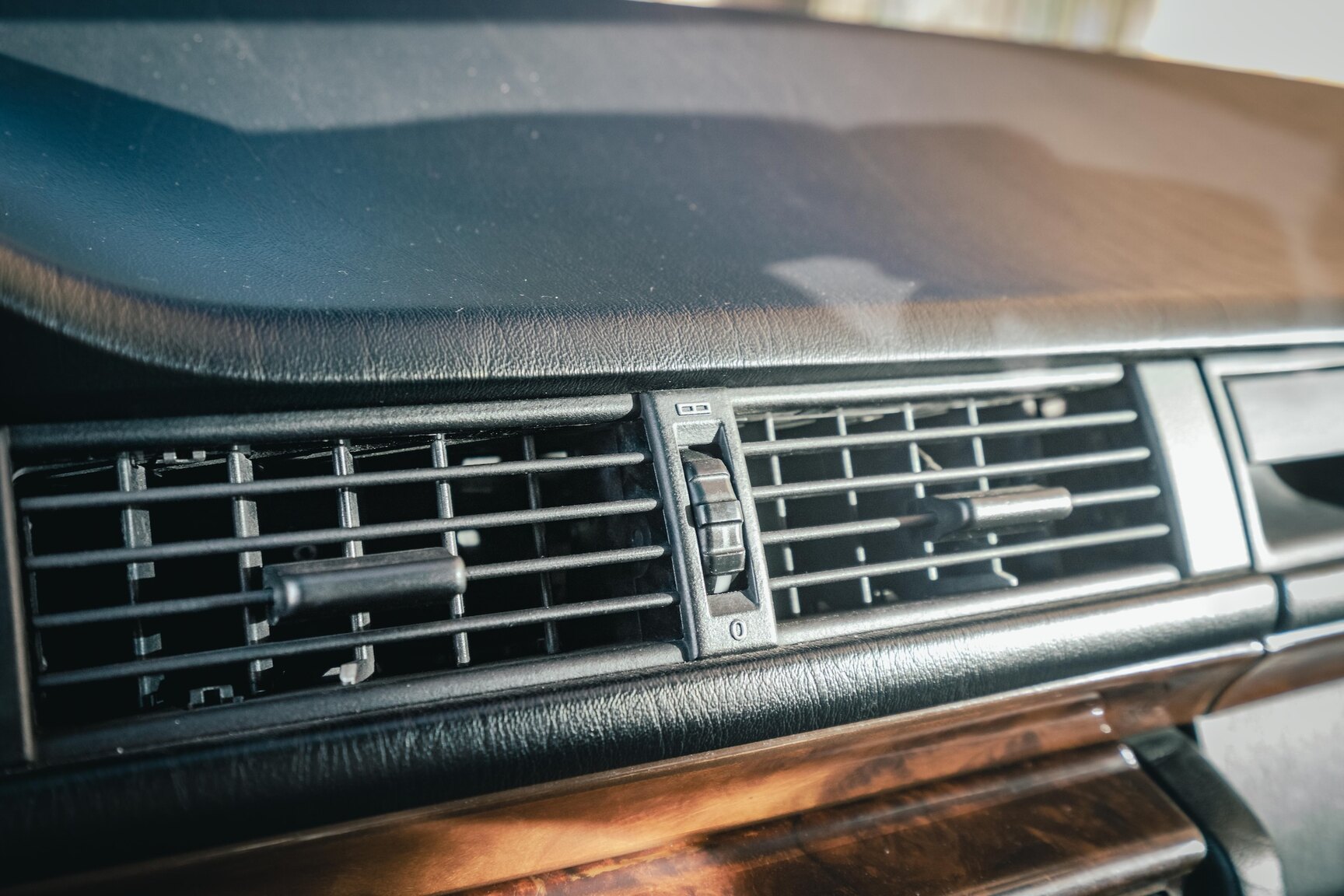 Interiörbild 1991 Mercedes-Benz 300E-24 (14)