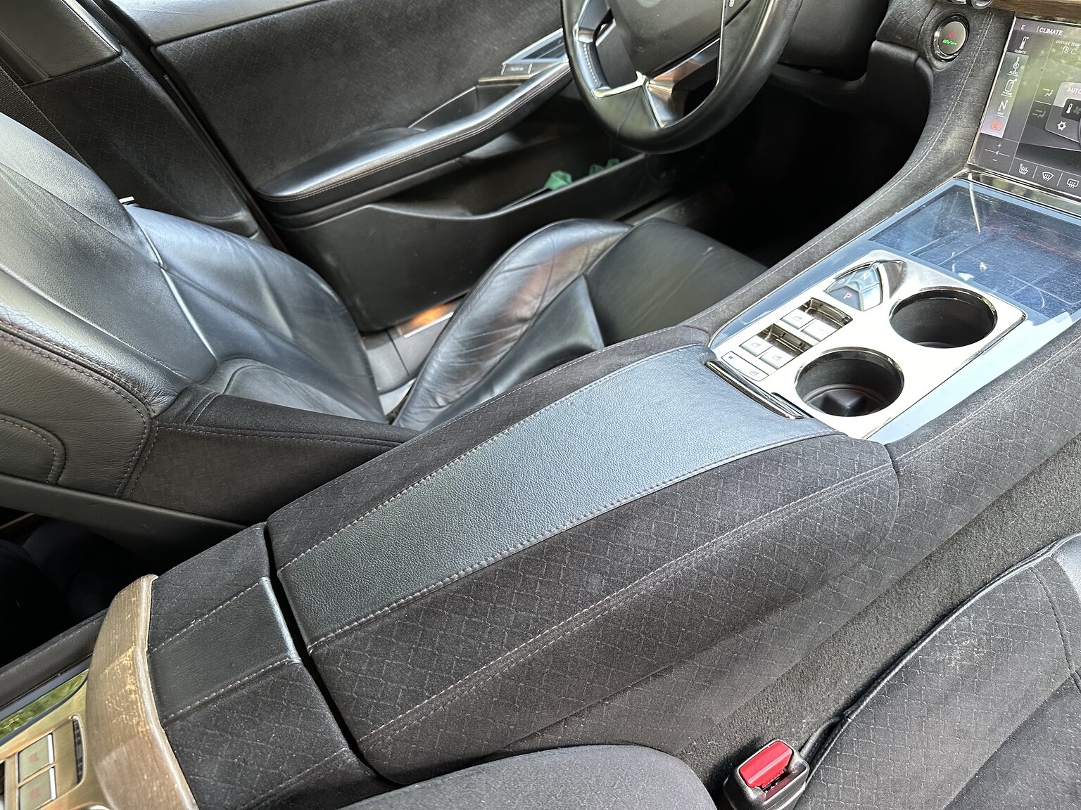 Innenraumfoto von 2012  Fisker Karma