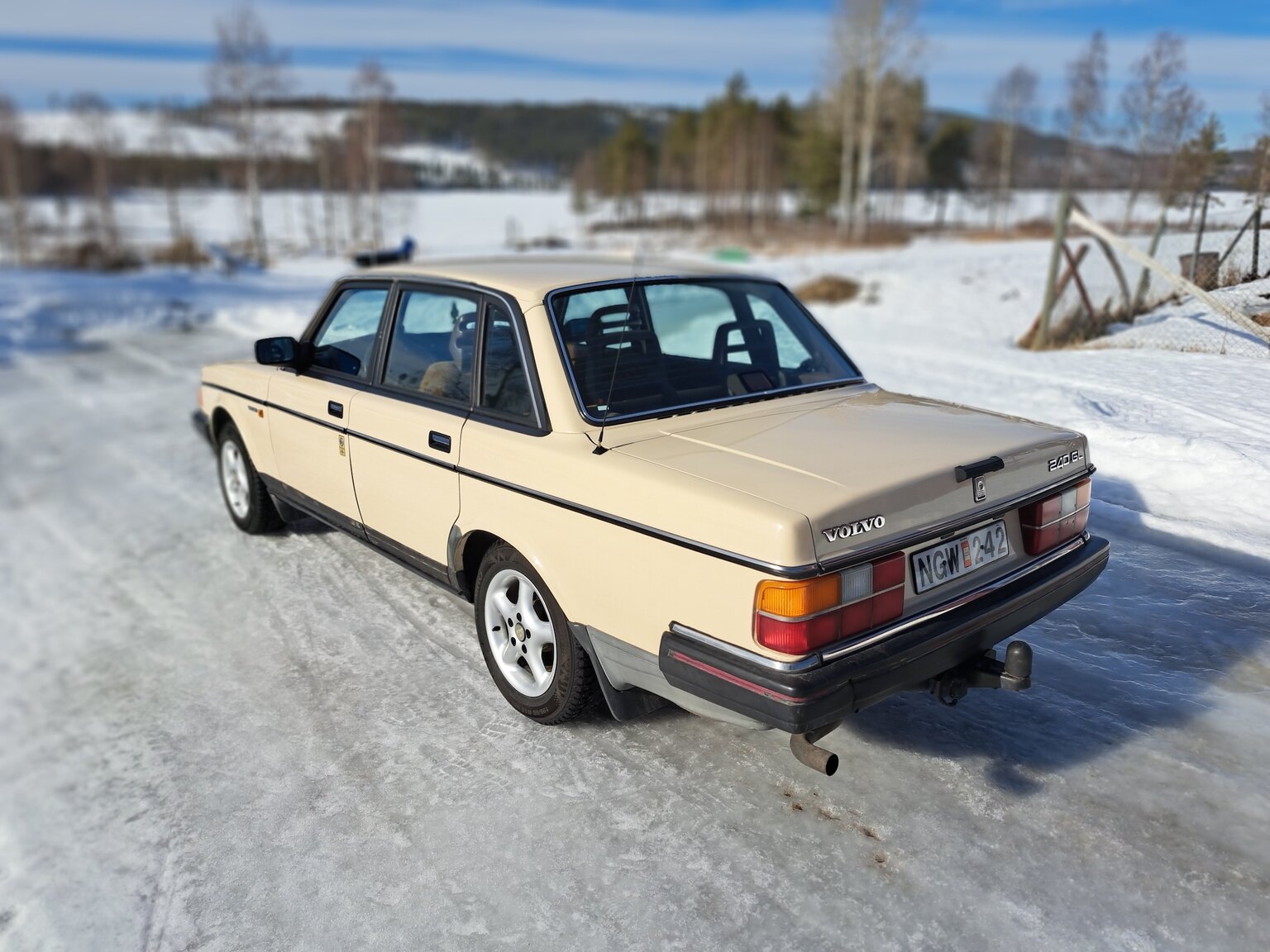 Exteriörbild på 1988 Volvo 240 GL