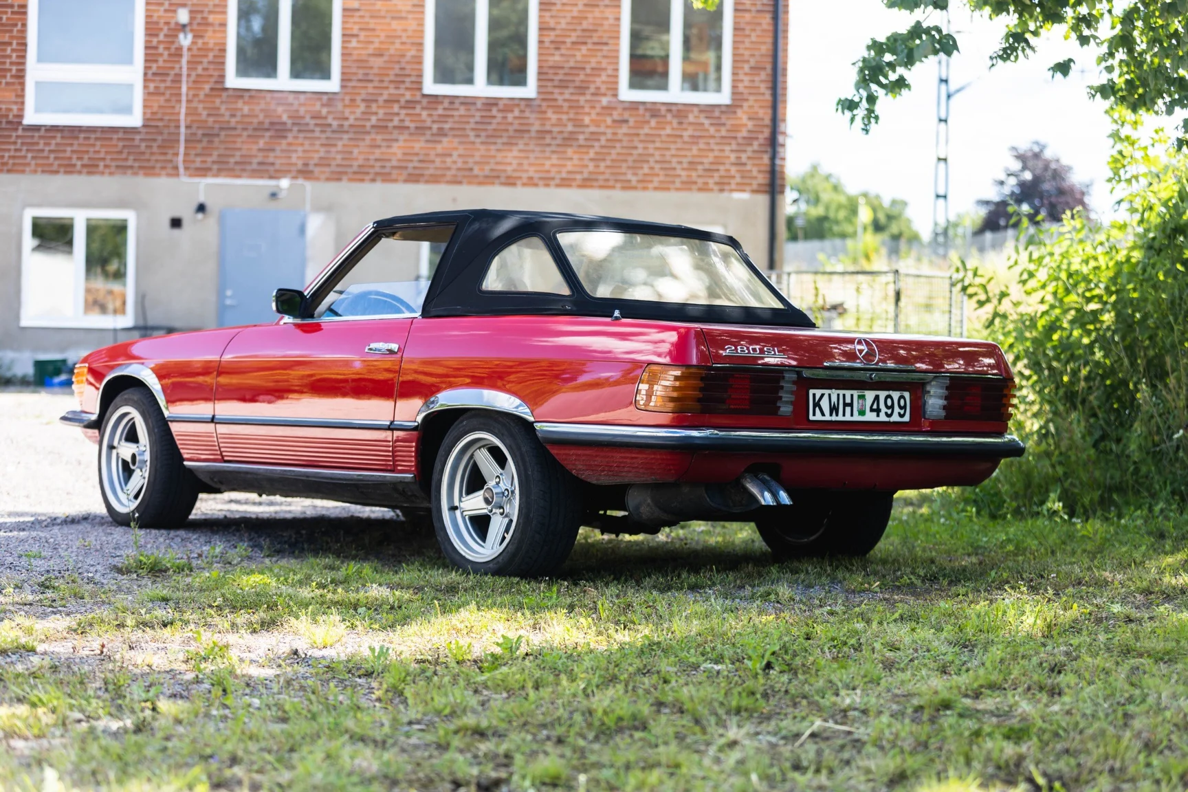 Exterior image of 1975 Mercedes-Benz 280 SL (9)