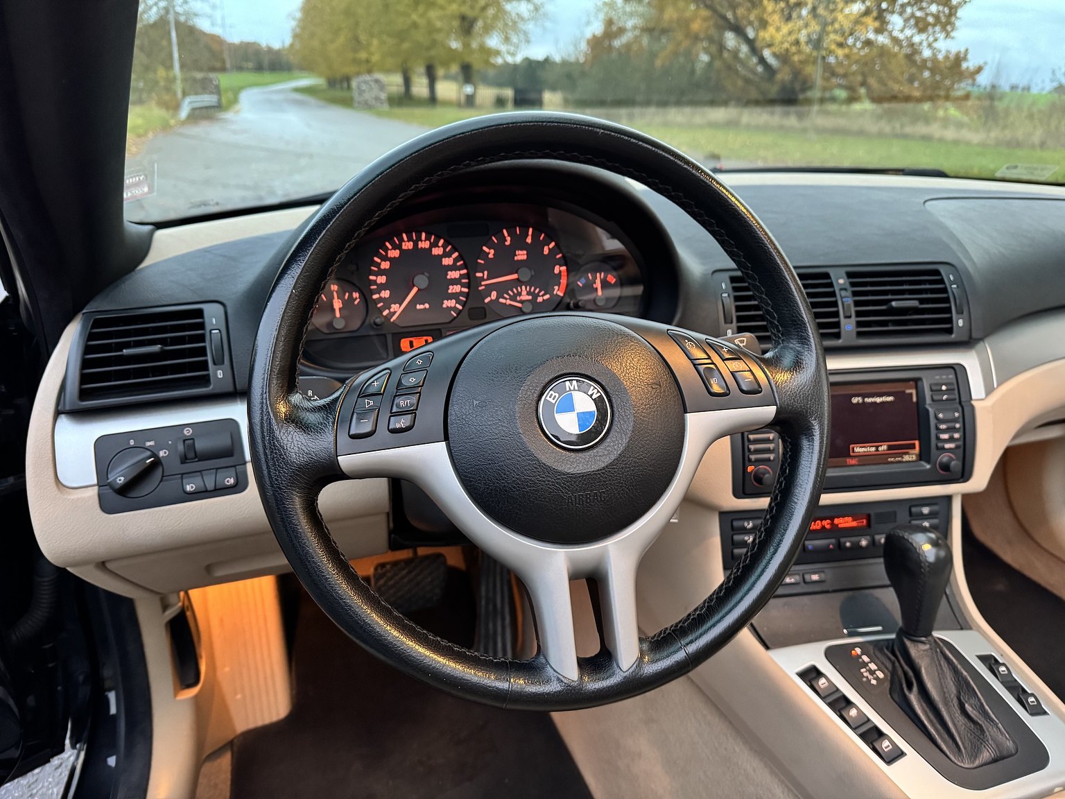 Interiörbild 2001 BMW 325IA CAB