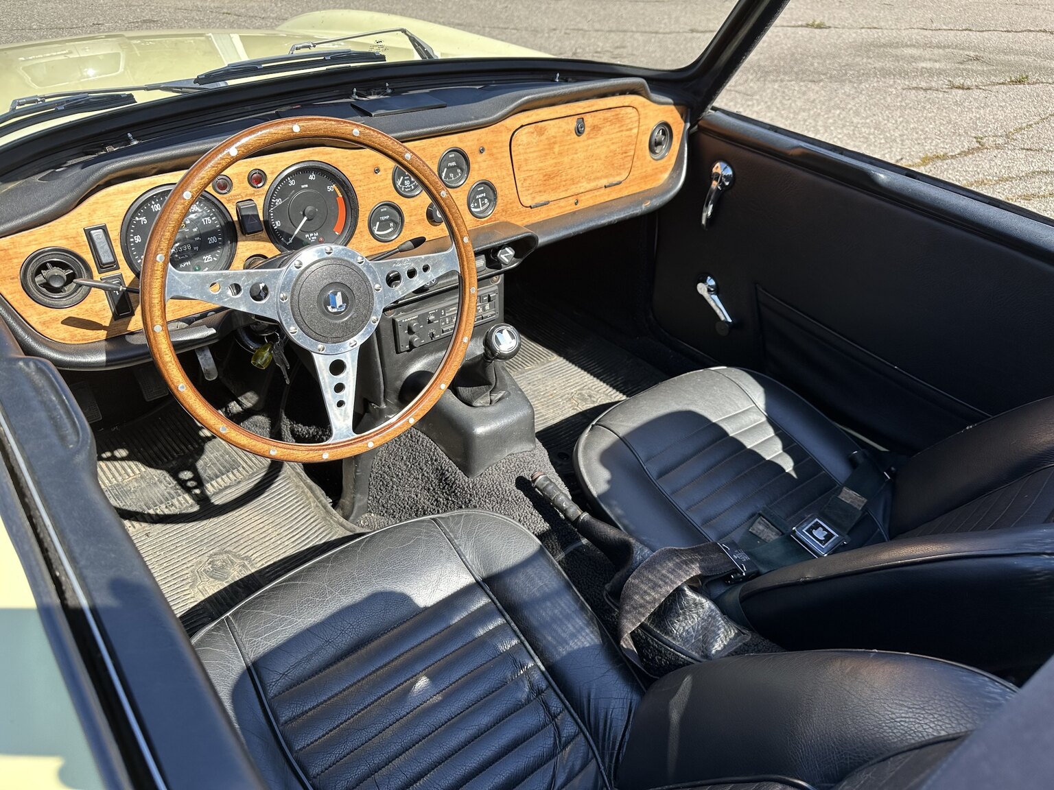 Interior image of 1971 Triumph TR6