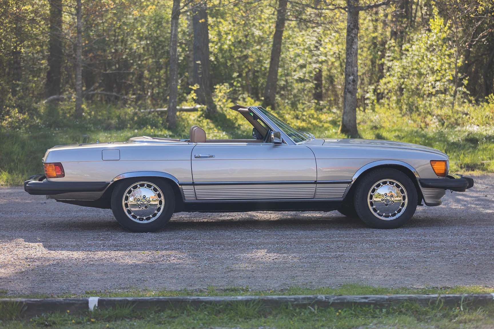 Exteriörbild på 1980 Mercedes-Benz 450 SL  (8)