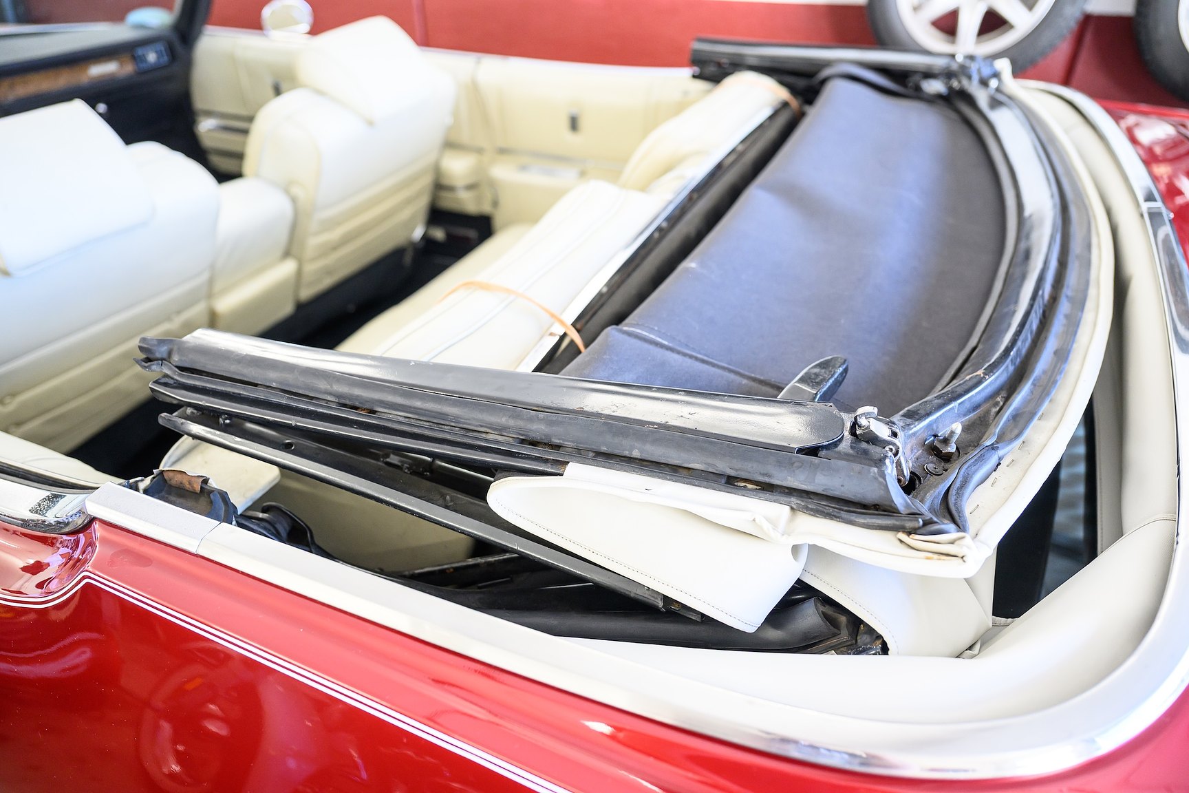 Innenraumfoto von 1970 Oldsmobile Ninety-Eight Convertible 7.5 V8