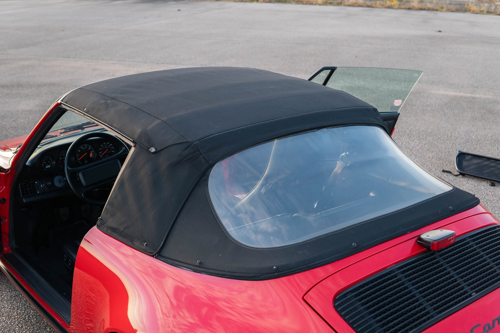 Exteriörbild på 1987 Porsche 911 Carrera Cab 3.2
