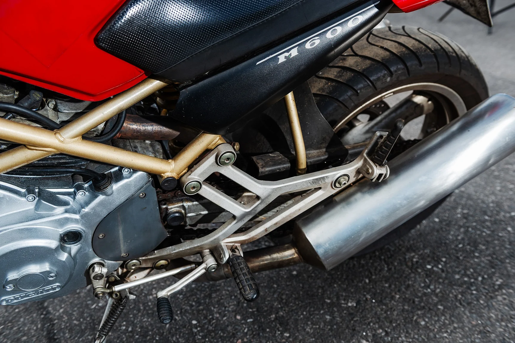 Exterior image of 1996 Ducati 600 Monster (32)