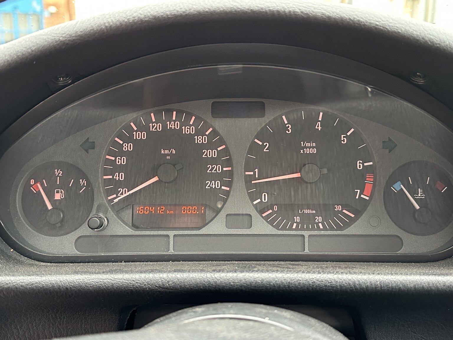 Innenraumfoto von 1996 BMW 328i Coupé E36 M-Sport (17)