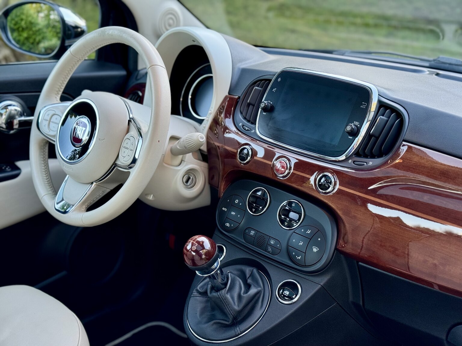 Interiörbild 2017 Fiat 500 Riva