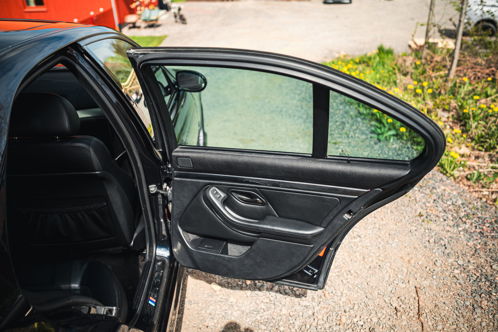 Interior image of 2000 BMW M5 E39