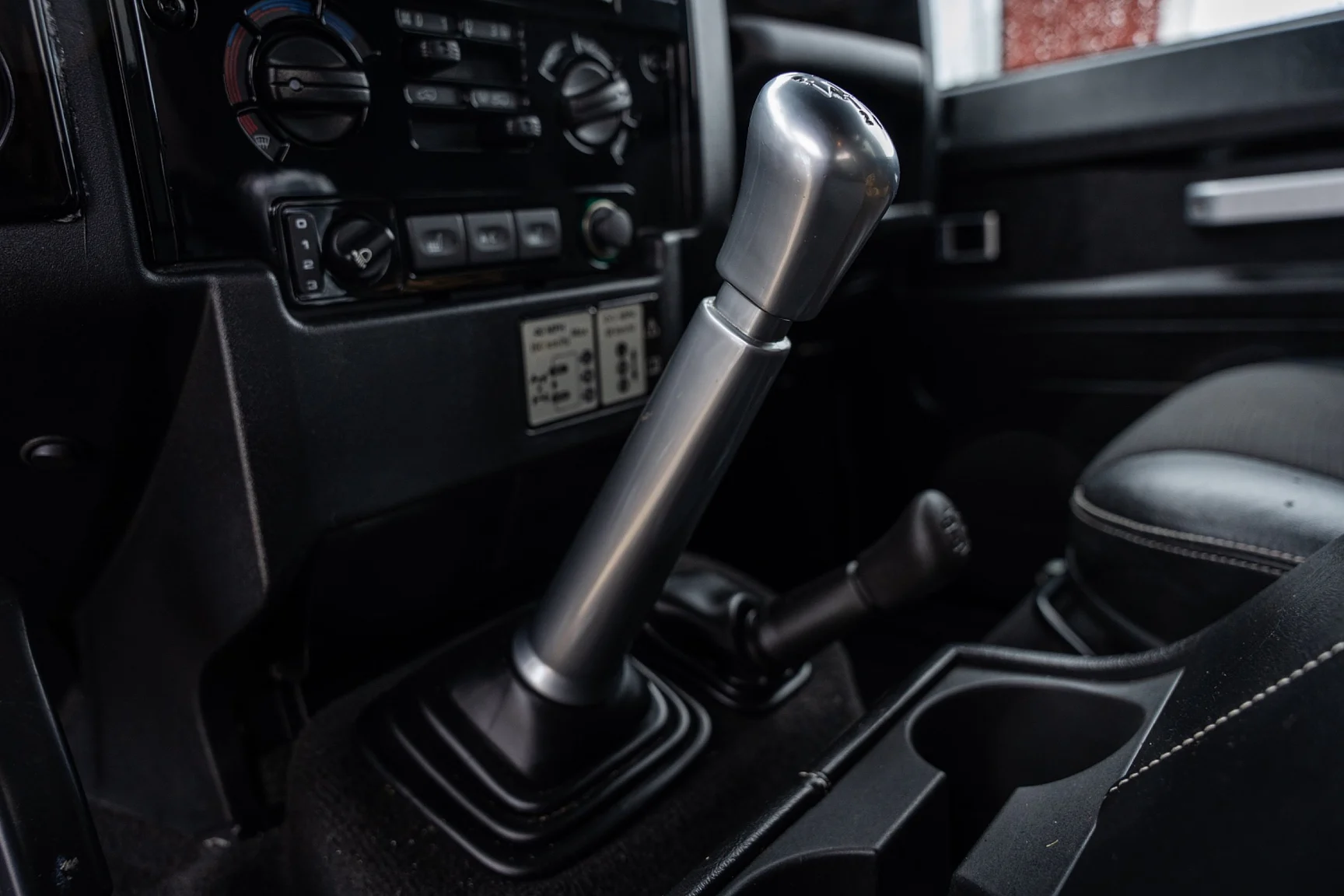 Innenraumfoto von 2015 Land Rover Defender 90 Special (8)