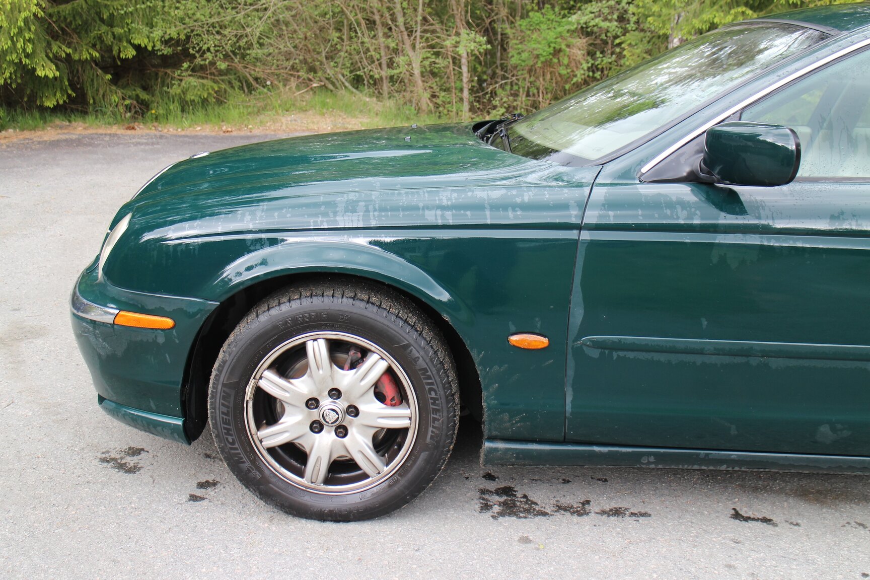 Exterior image of 1999 Jaguar S-Type V6