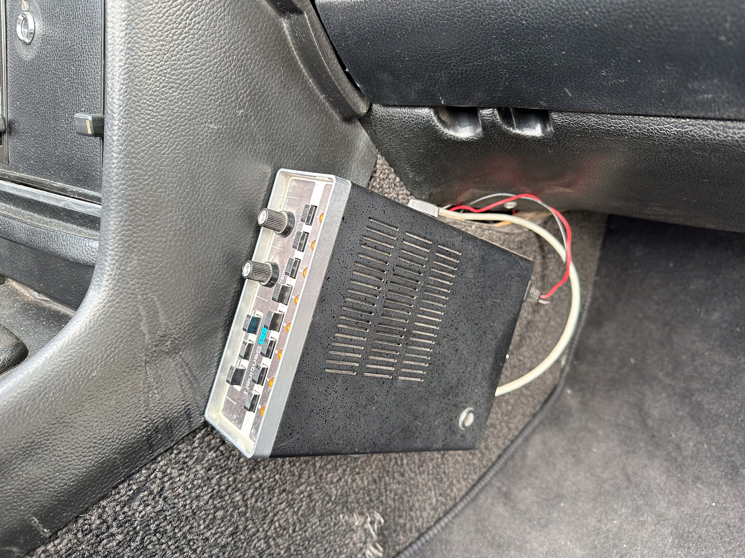 Interior image of 1975 Mercedes-Benz 280 SL