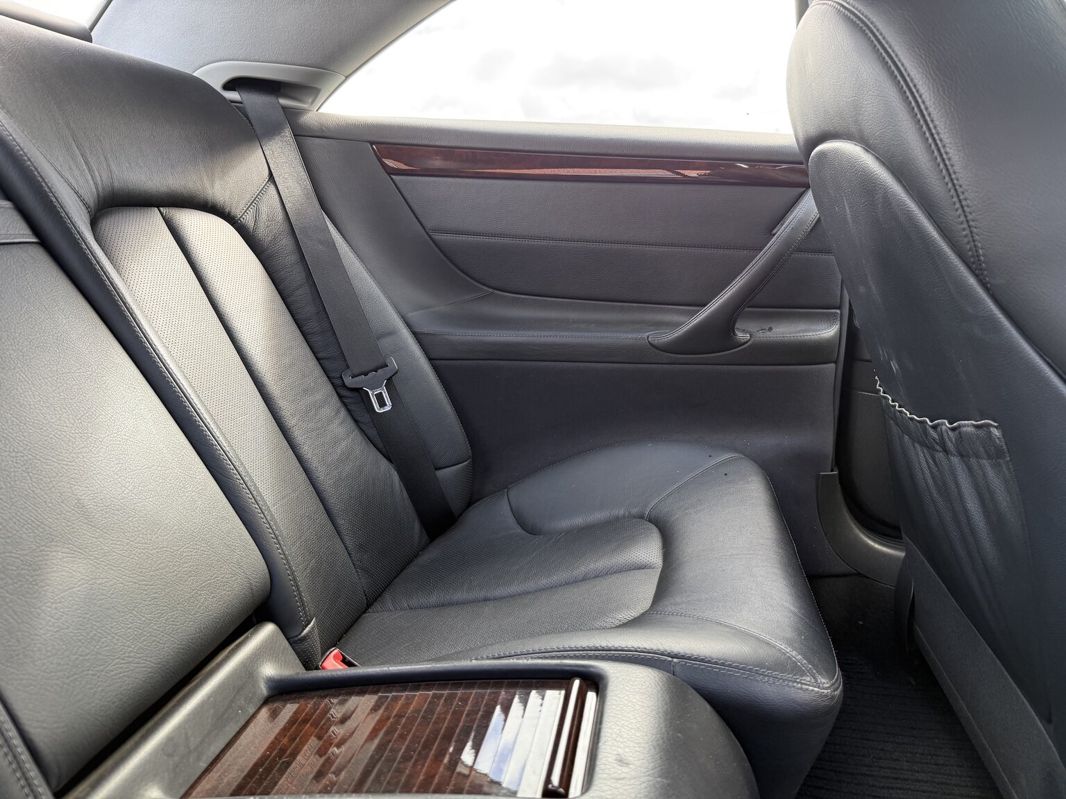 Interior image of 2000 Mercedes-Benz CL 500