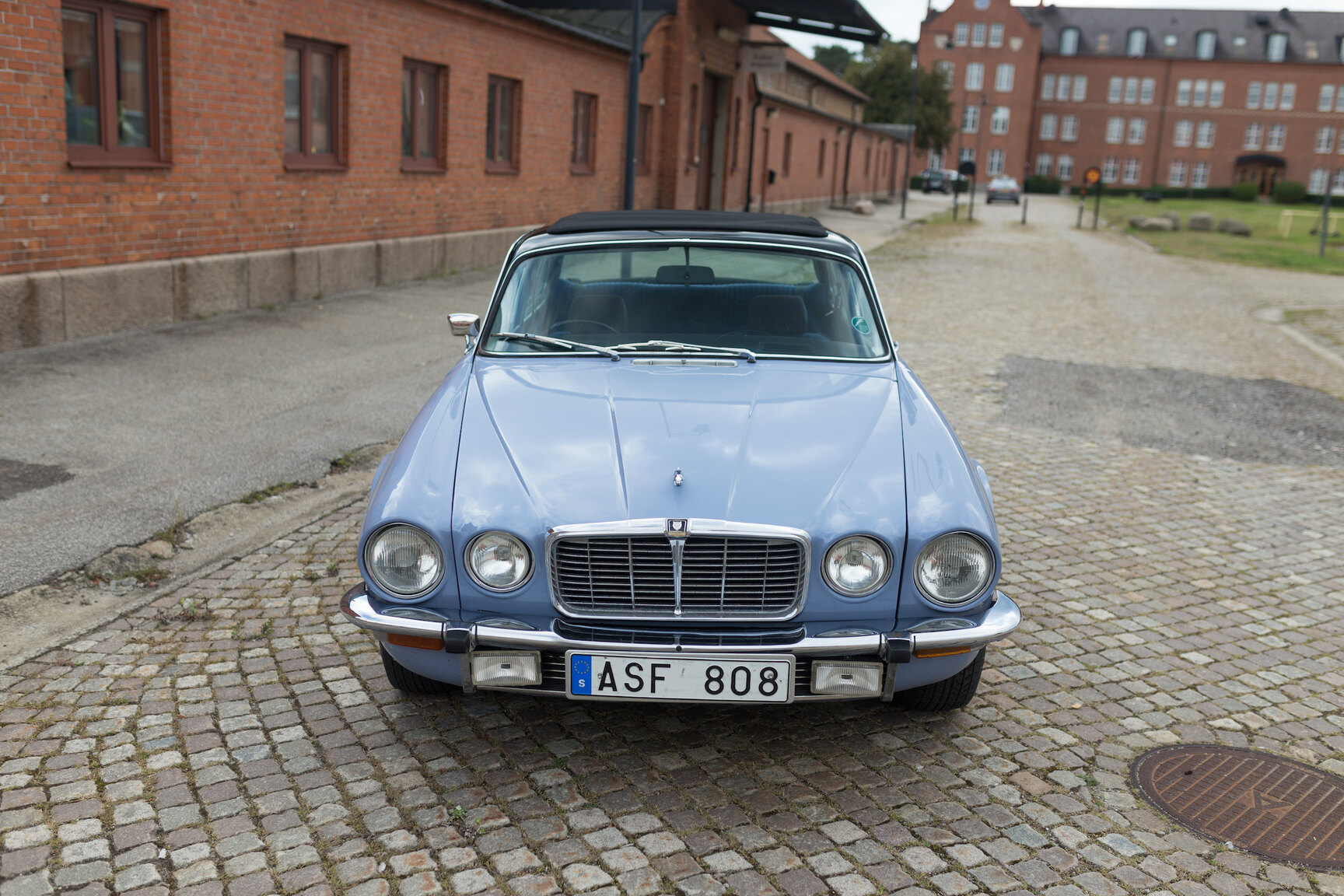 Exteriörbild på 1975 JAGUAR XJ6  (8)