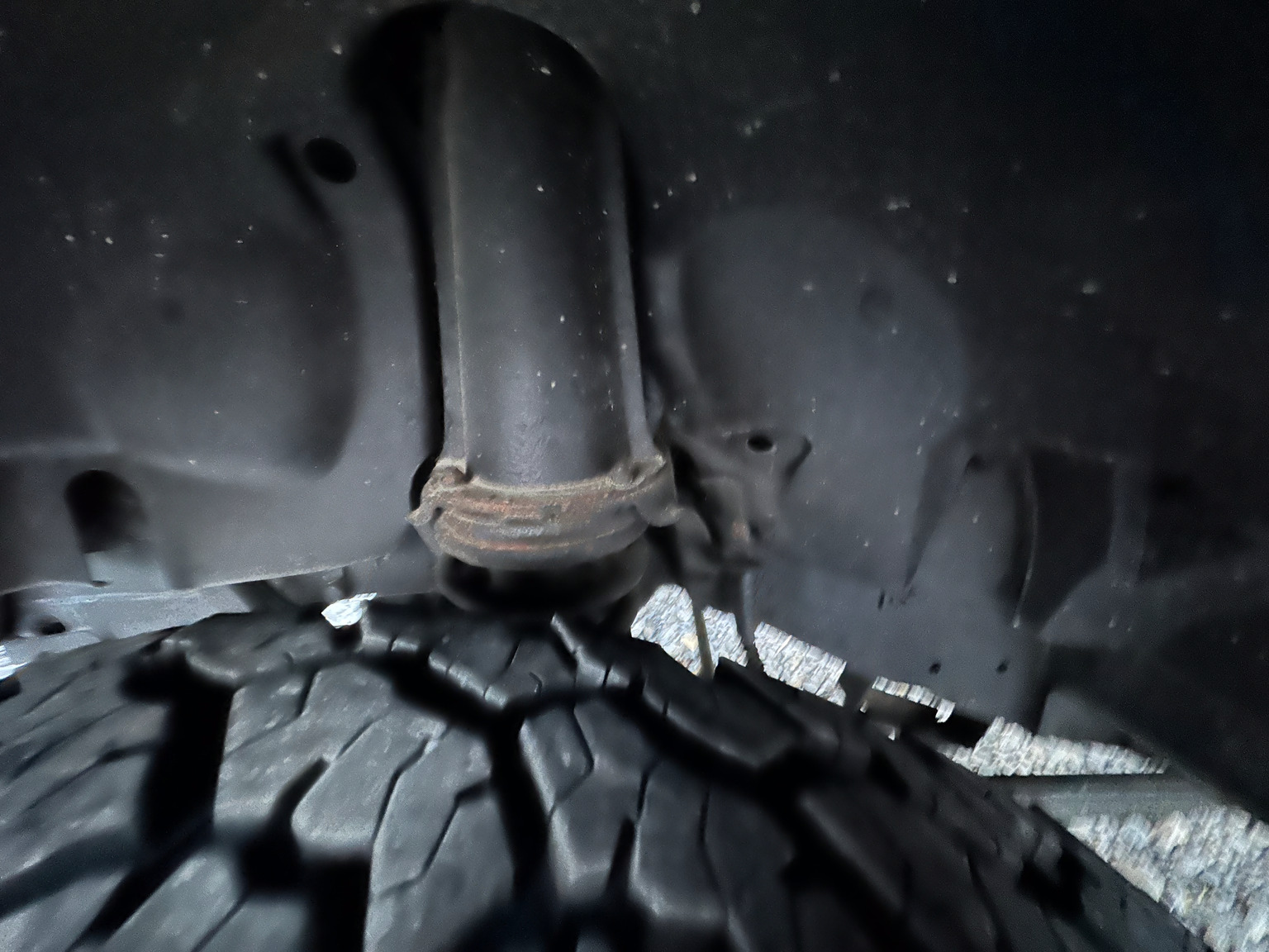 Image of 2003 Land Rover Defender TD5 90 Pickup (36) mechanics