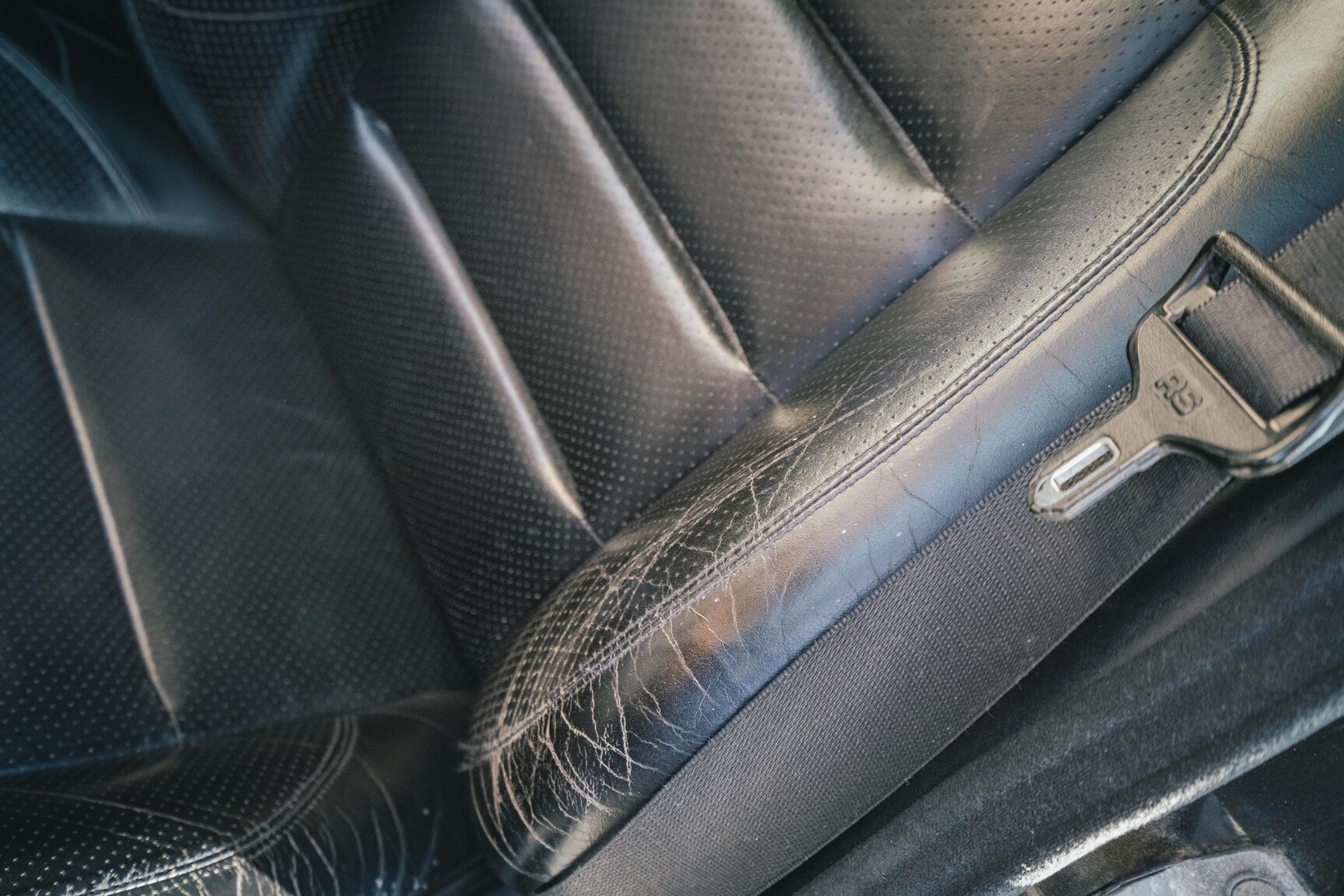 Interior image of 1991 Mercedes-Benz 300E-24 (39)